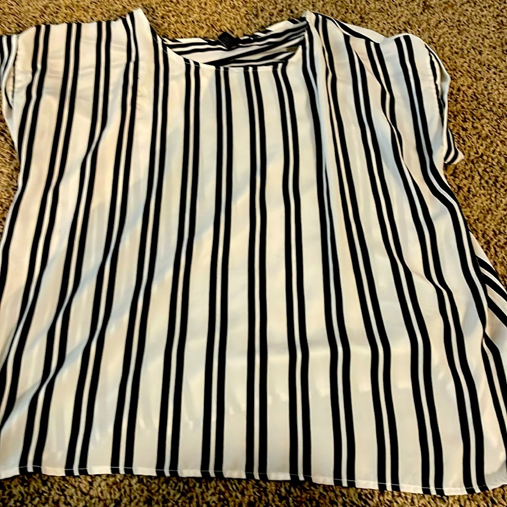 Striped -neatly folded sleeves is soo adorable!